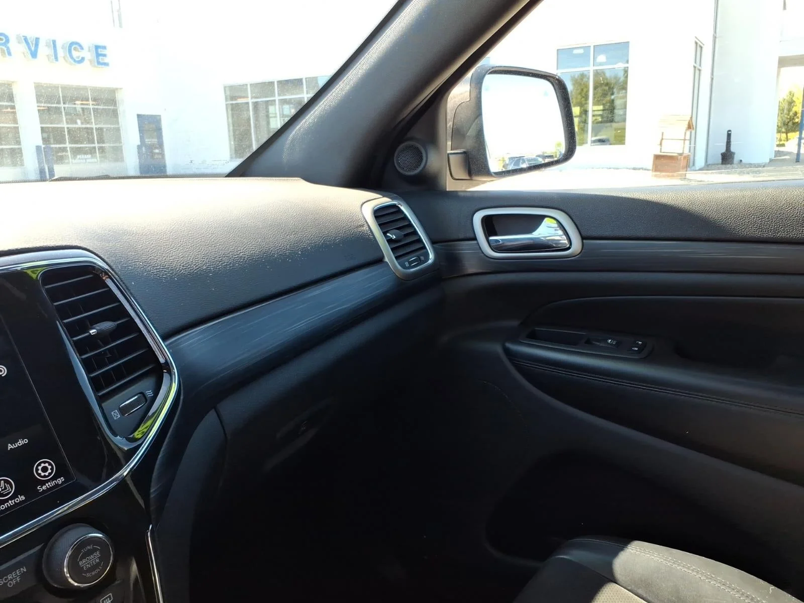 Used 2021 Granite Crystal Metallic Clearcoat Jeep Laredo X image 21