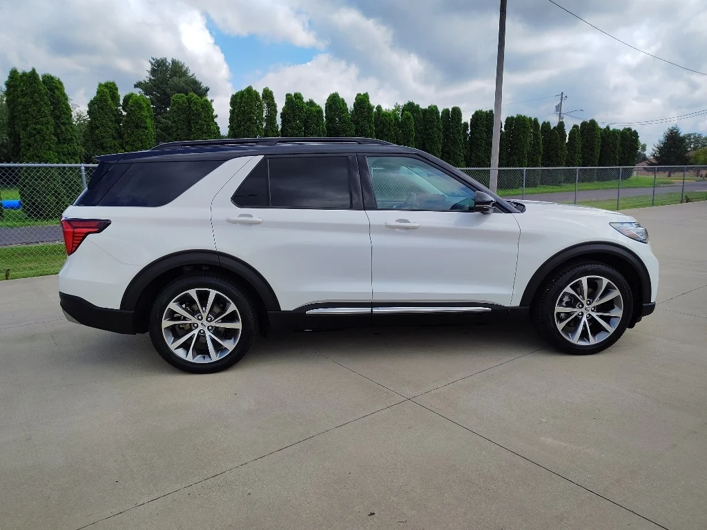 Used 2025 Star White Ford Platinum image 2