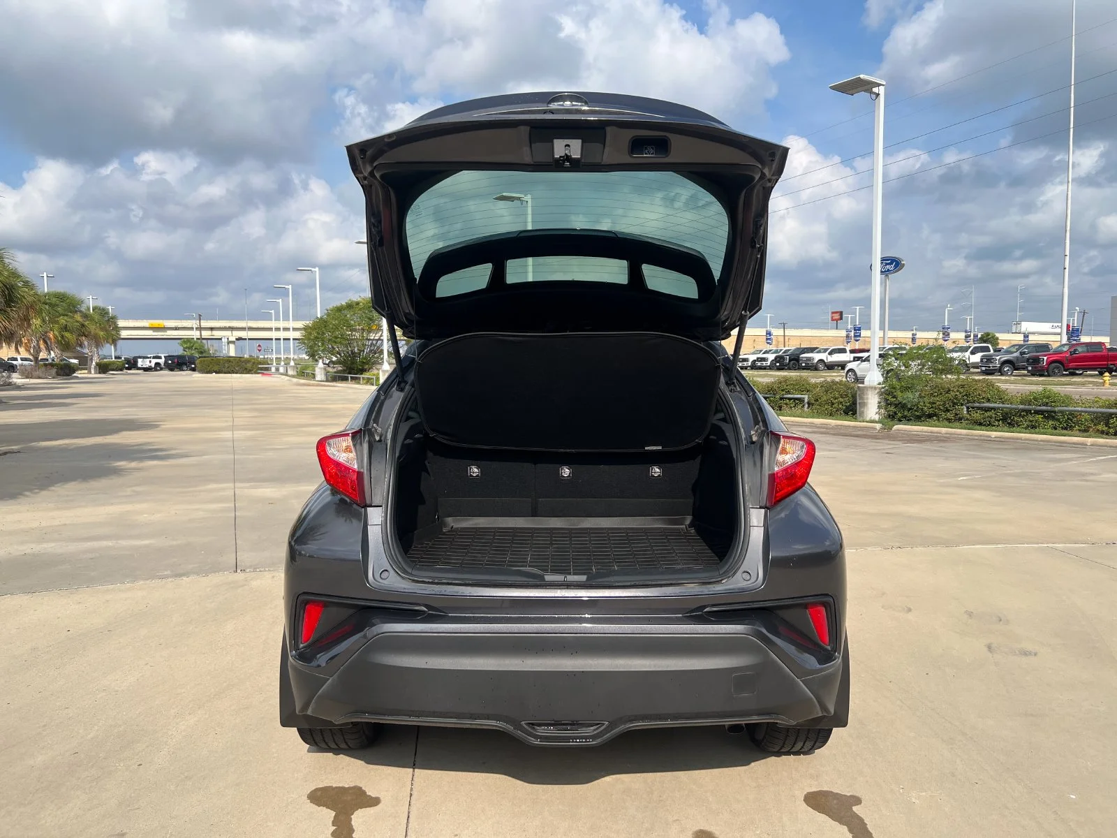 Used 2021 Gray Toyota XLE image 4