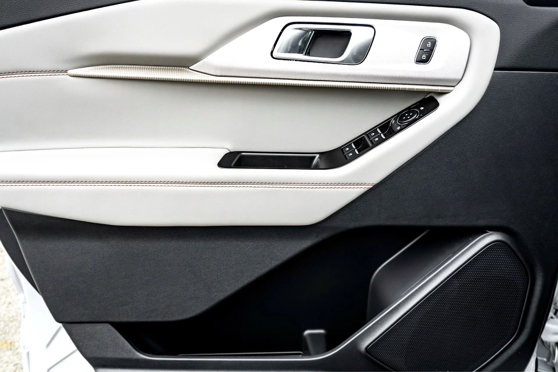 New 2026 Space White Metallic Ford Active image 7