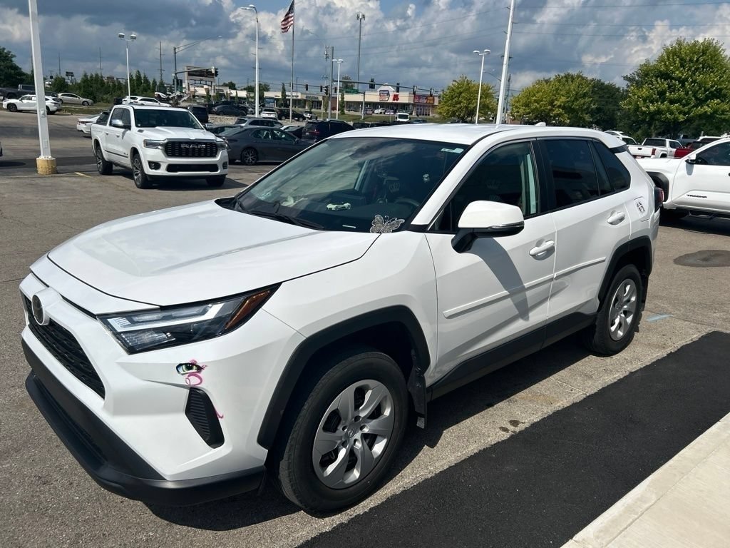 Used 2024 Ice Toyota LE image 4