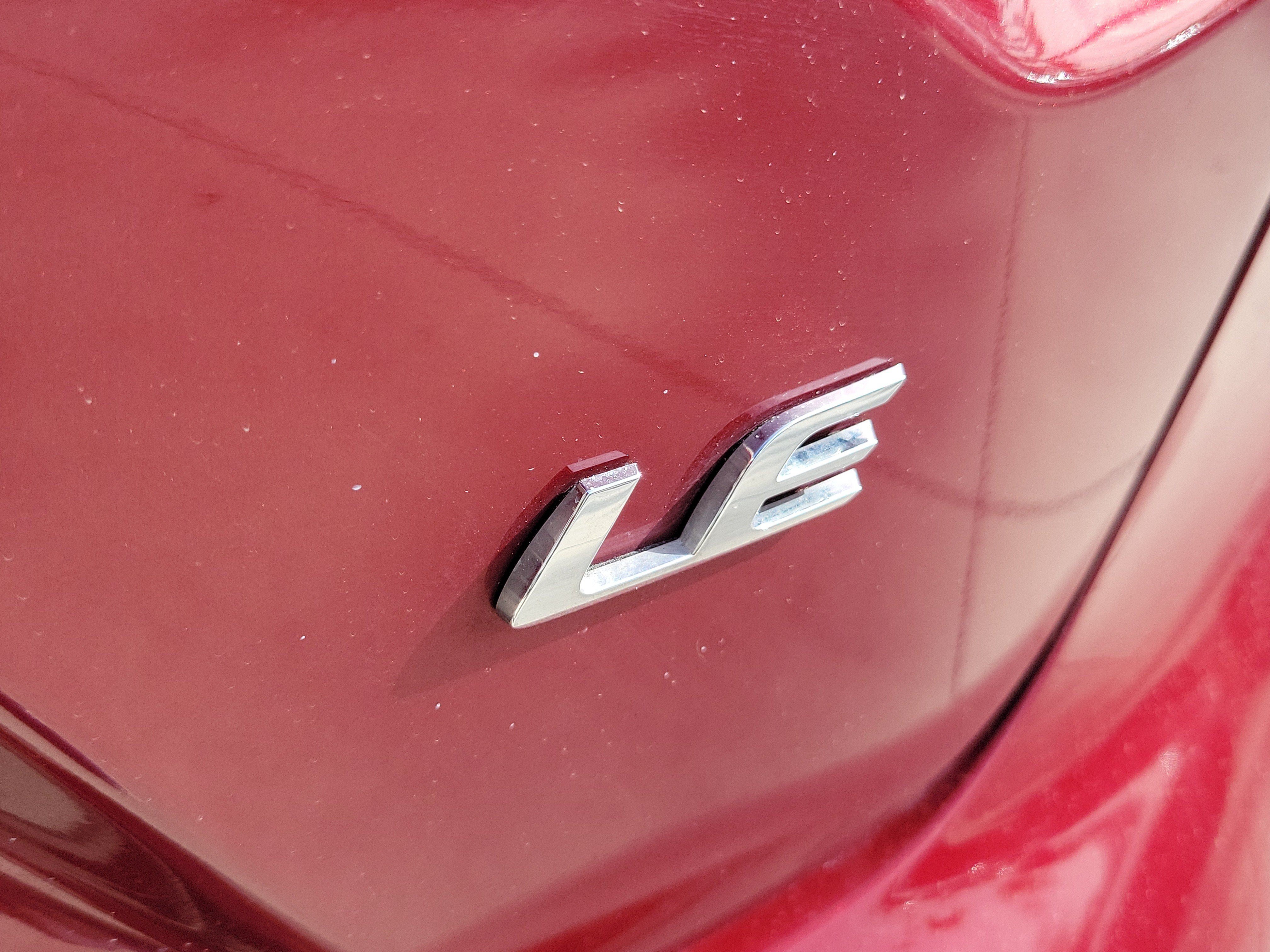 Used 2023 Pearl Toyota LE image 9