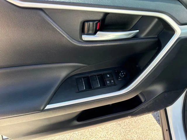 2024 Toyota RAV4 XLE - Photo 16