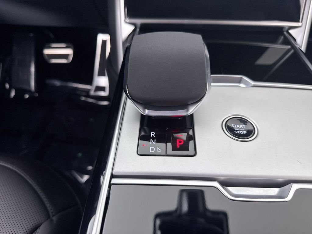 New 2026 Fuji White Land Rover SE LWB image 18