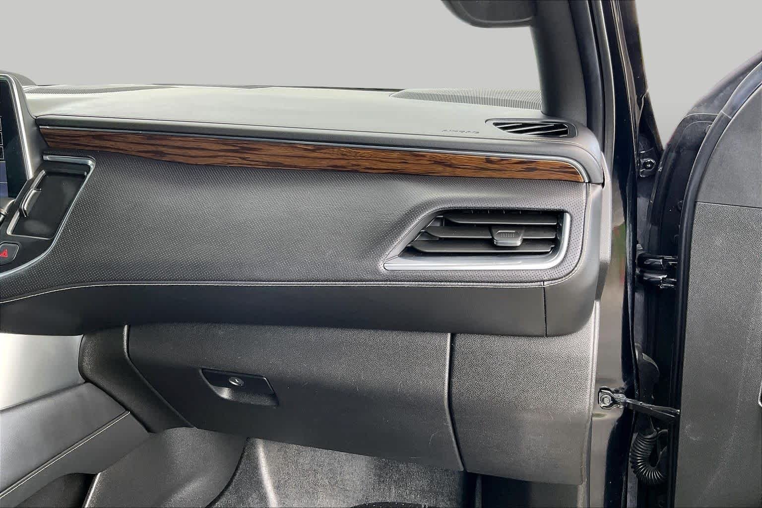 Used 2024 Ebony Twilight Metallic GMC SLE image 19