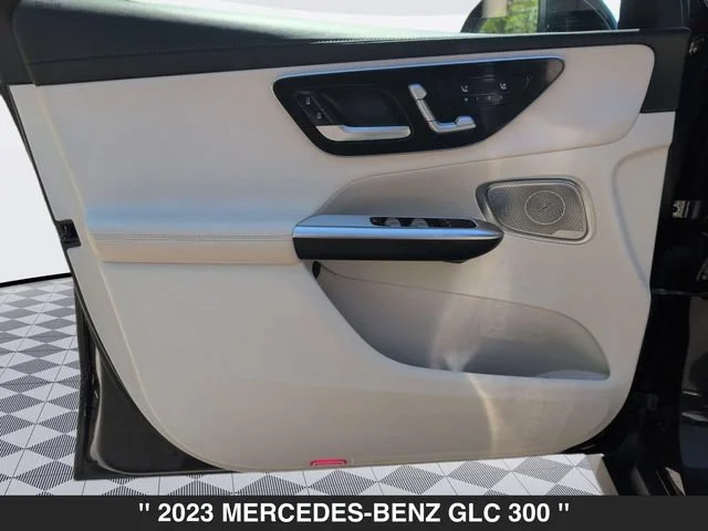 Used 2023 Black Mercedes-Benz 4MATIC® SUV image 10
