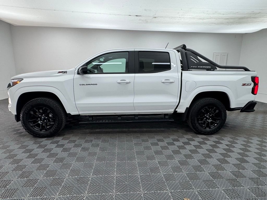 Used 2025 Summit White Chevrolet Z71 image 12