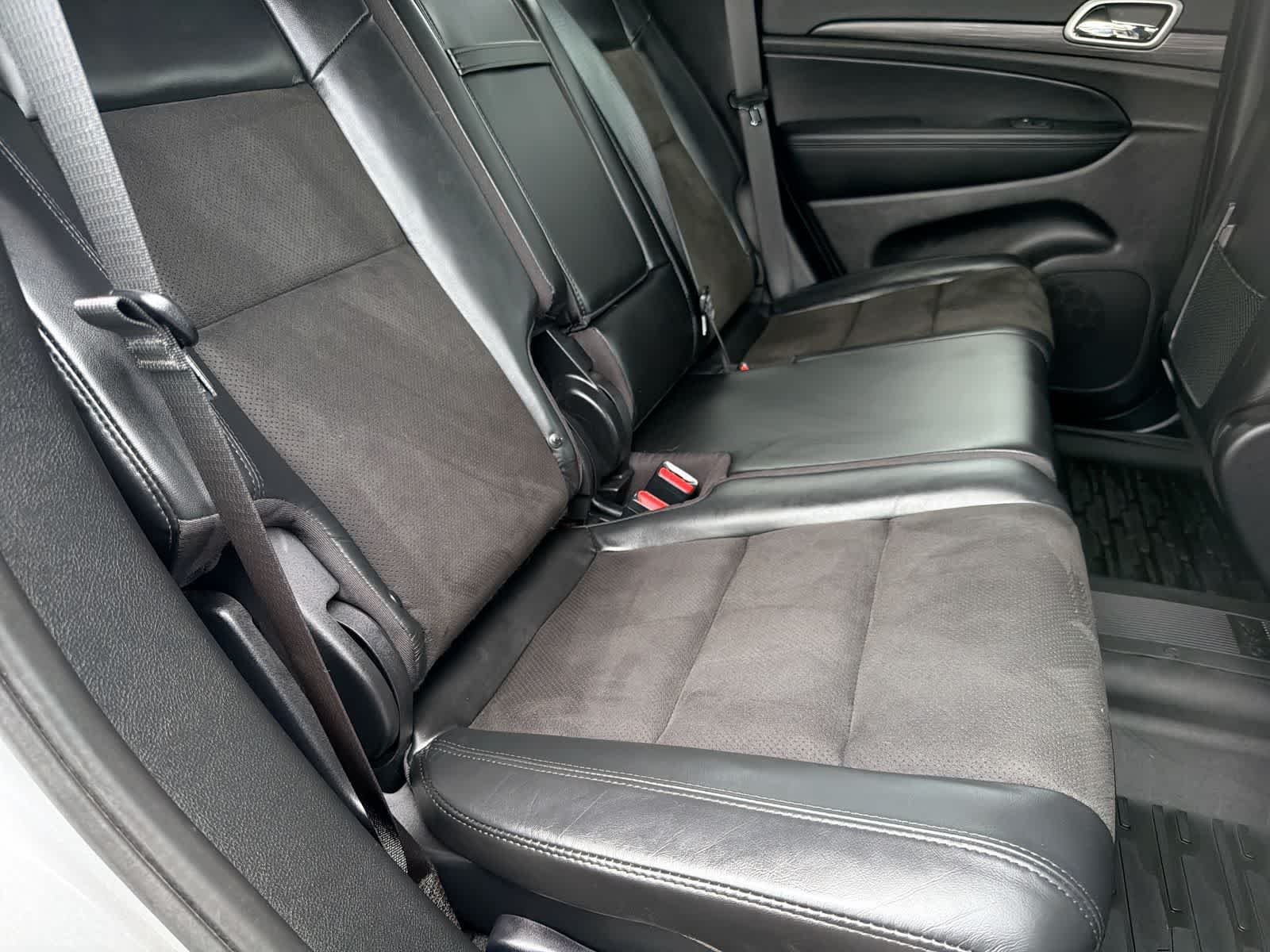 Used 2021 Billet Silver Metallic Clearcoat Jeep Laredo X image 22