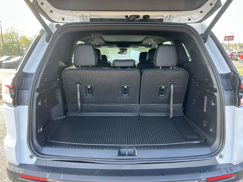 New 2027 Summit White GMC Elevation image 11