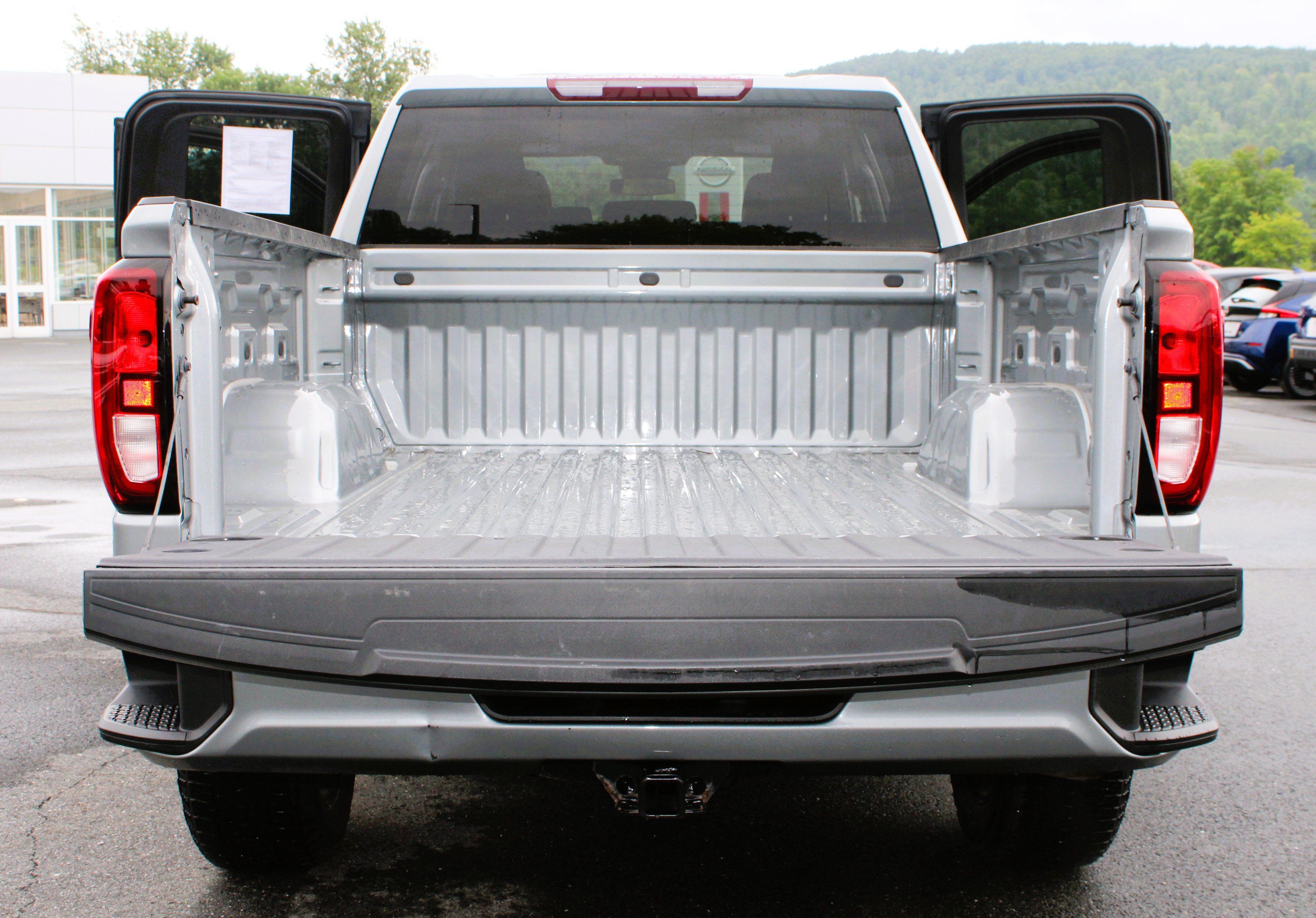Used 2023 Sterling Metallic GMC Elevation image 21