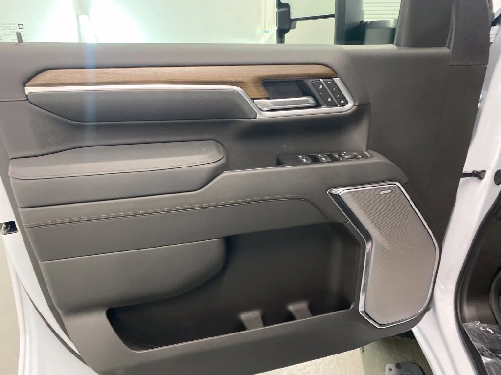 New 2026 Polar White Tricoat Chevrolet High Country image 12