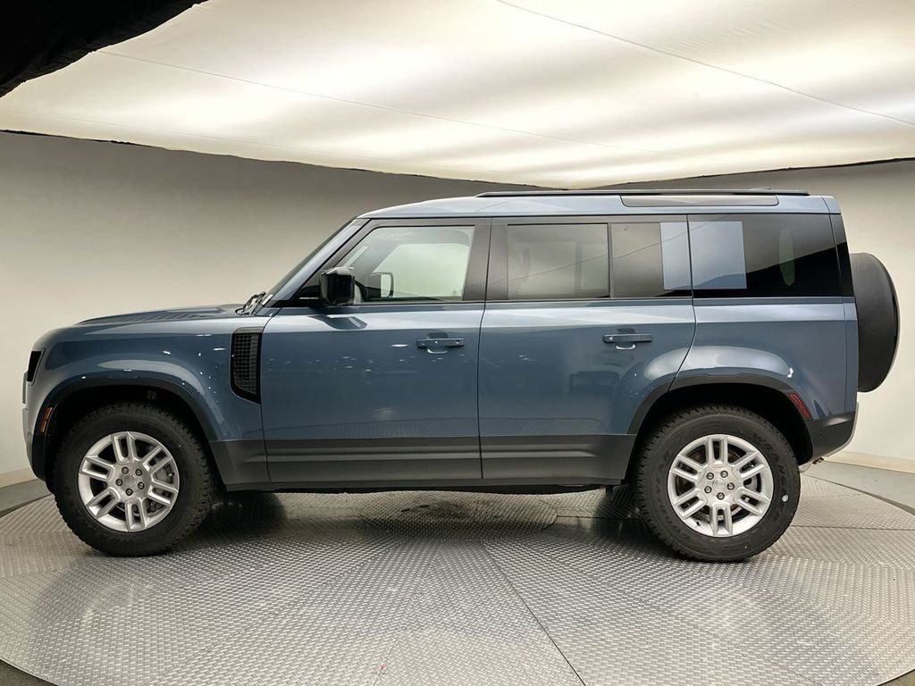 Used 2025 Tasman Blue Metallic Land Rover S image 2