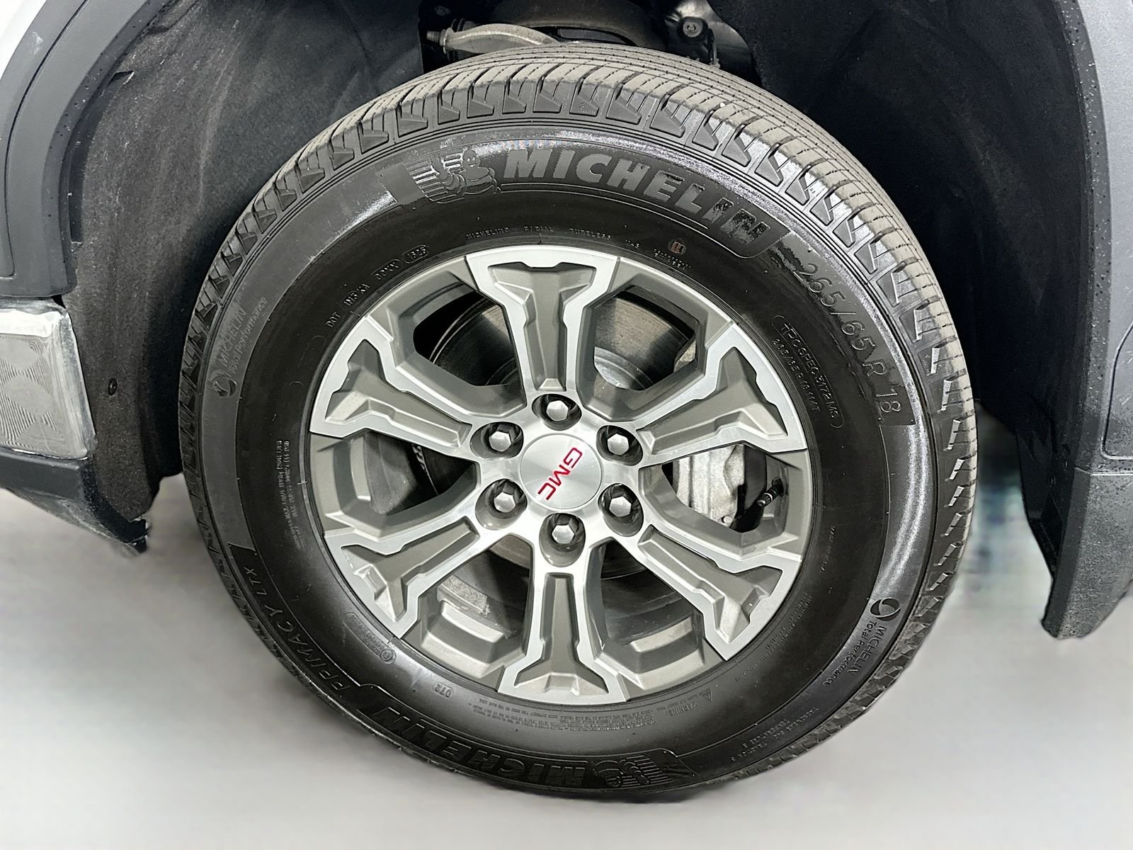 Used 2025 Summit White GMC SLT image 31