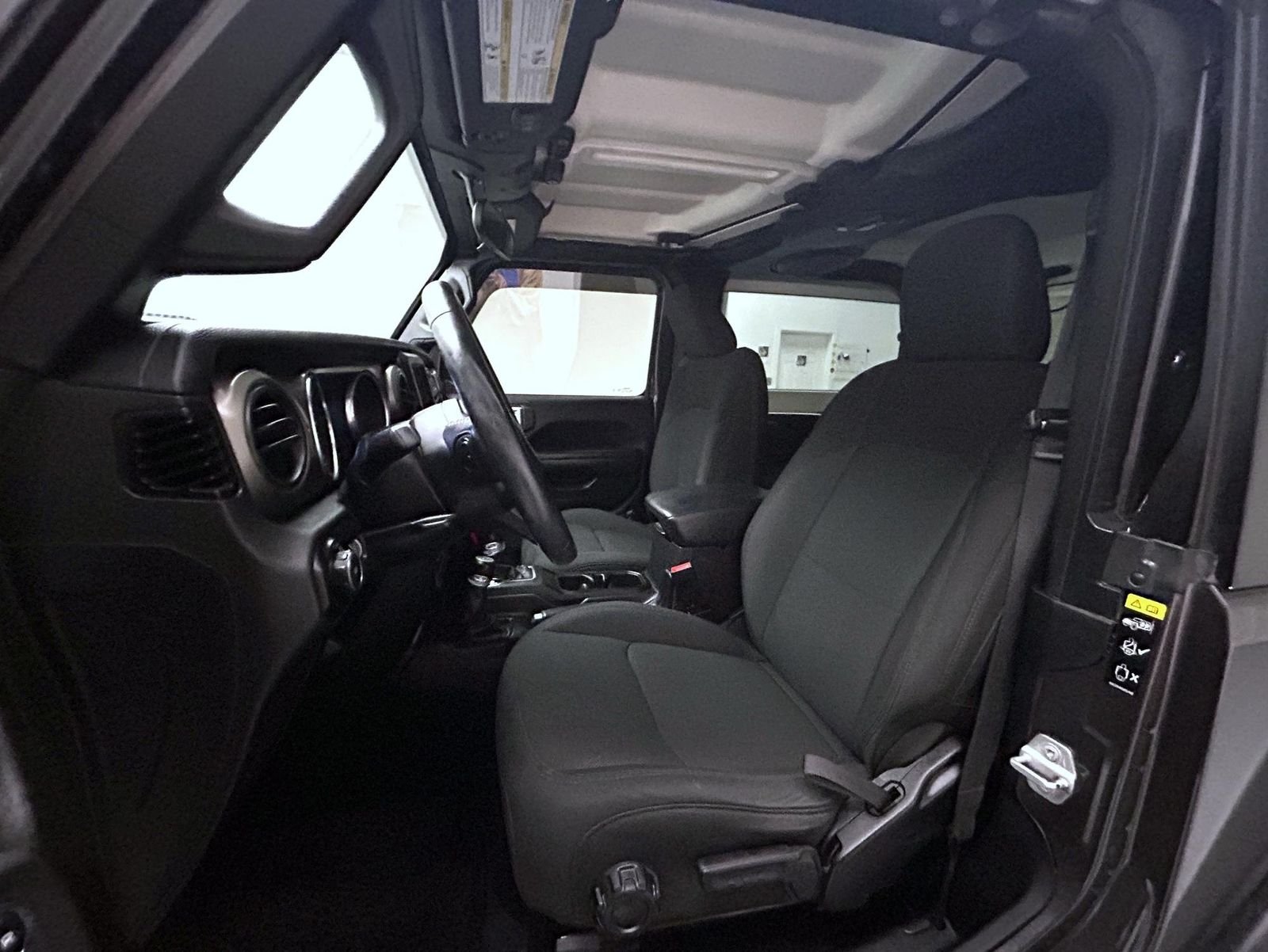 Used 2020 Gray Jeep Sport S image 10