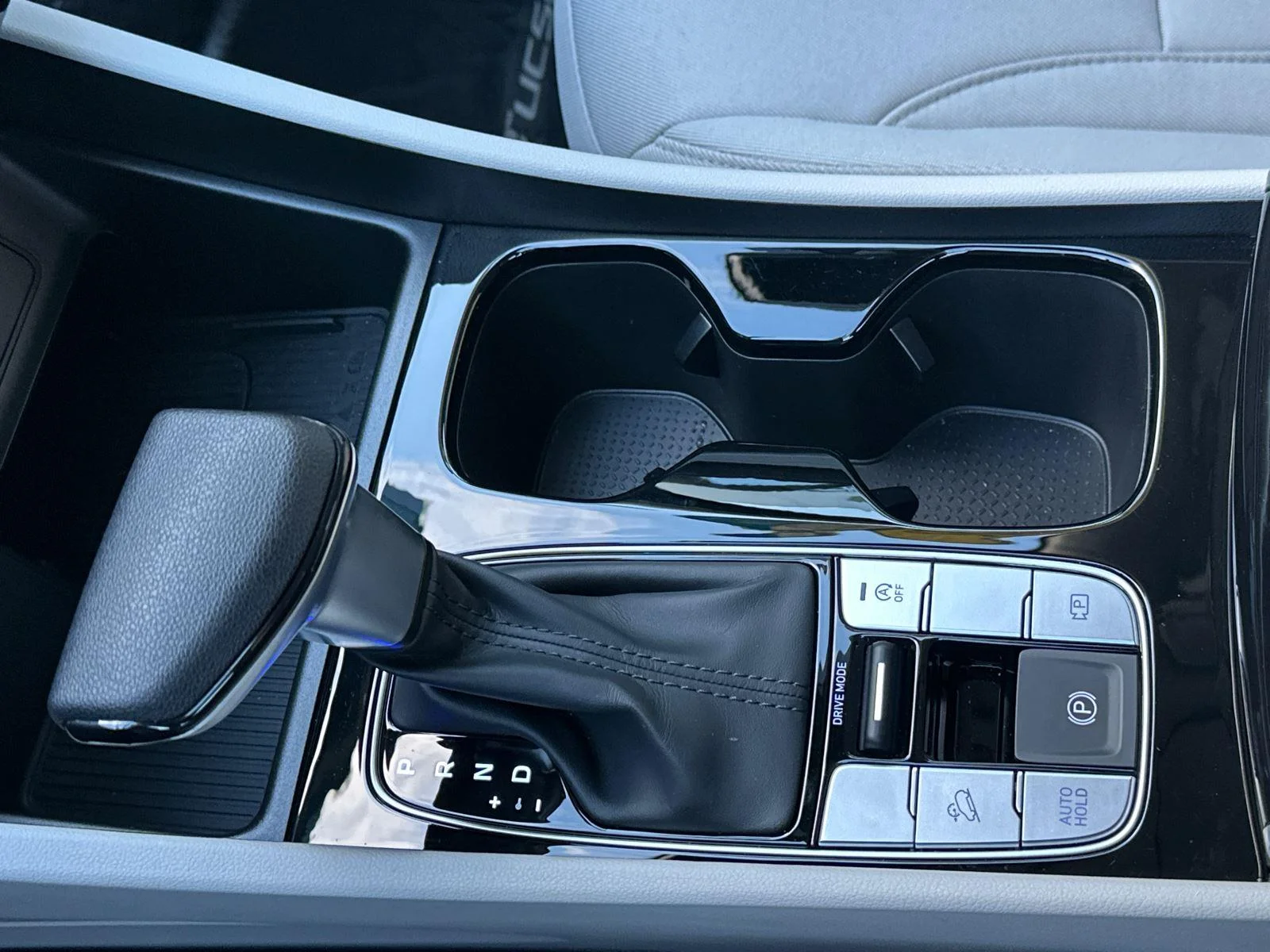 New 2025 Phantom Black Hyundai SEL image 24