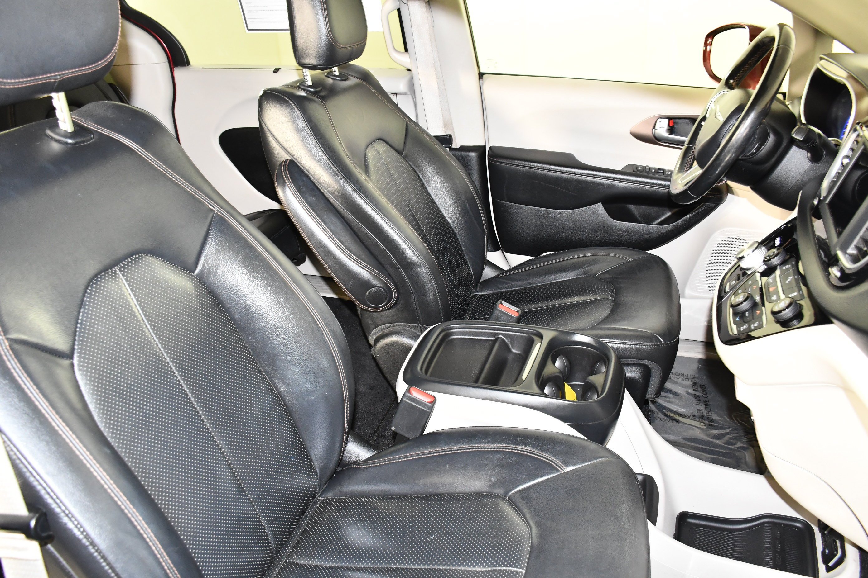 Used 2019 Velvet Red Pearlcoat Chrysler Touring L image 40