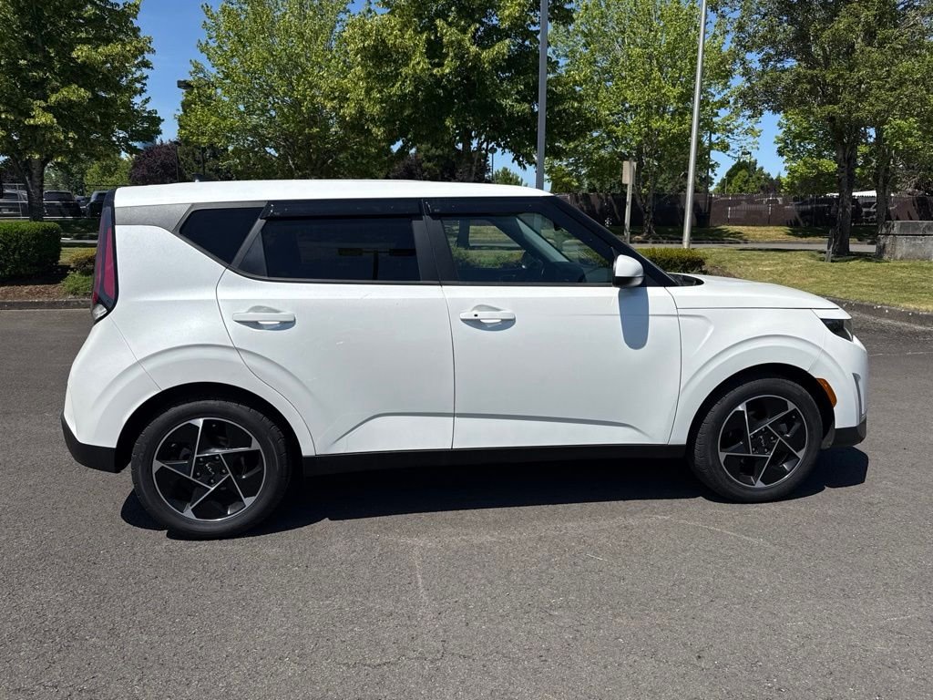Used 2023 Snow White Pearl Kia EX image 8