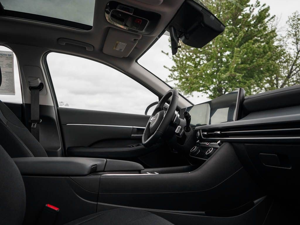 New 2026 Abyss Black Hyundai SEL FWD image 9