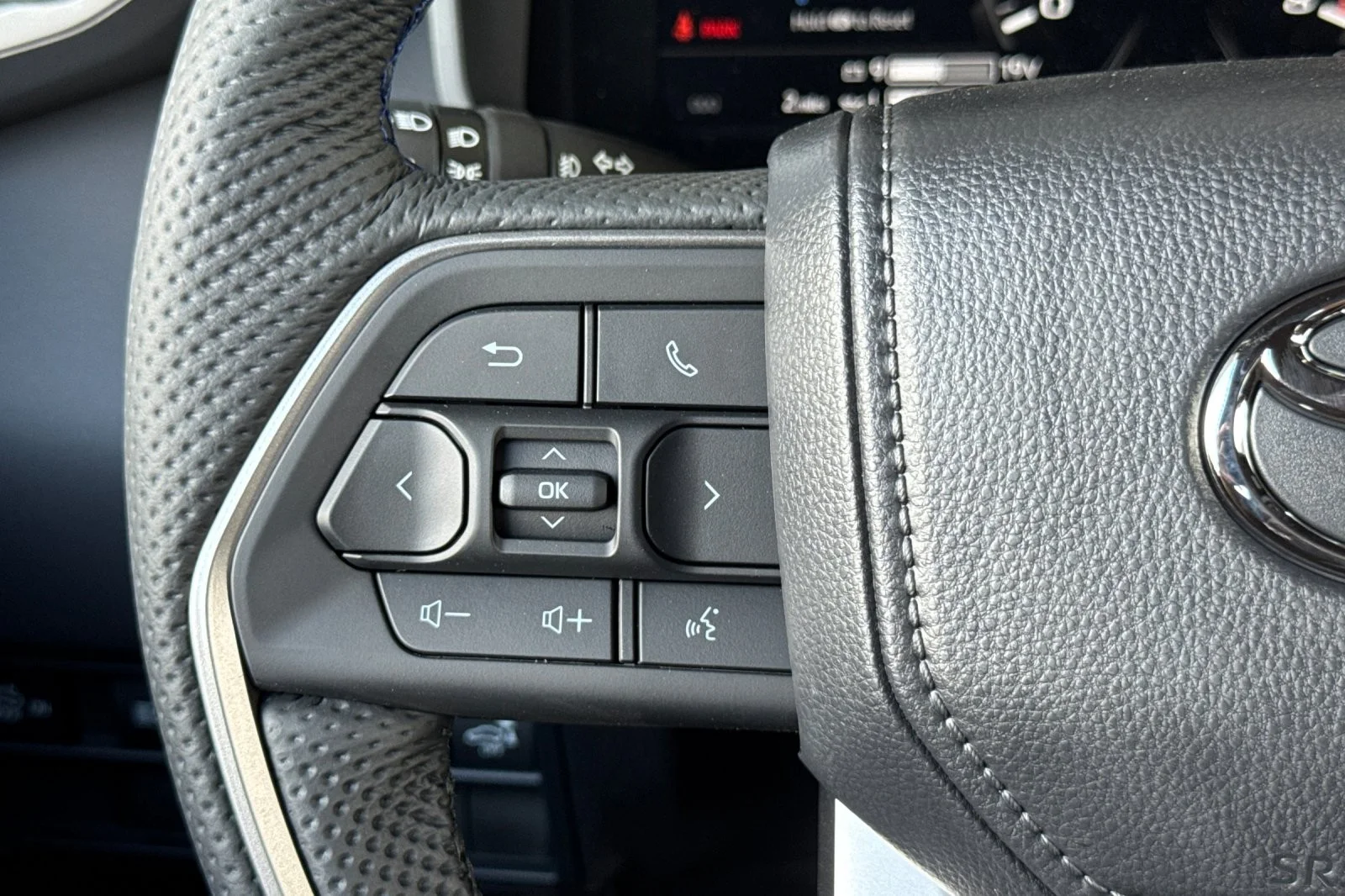 New 2026 Wind Chill Pearl <sup>1</sup> Toyota  Platinum image 25