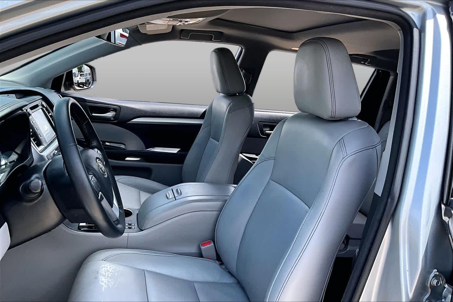 Used 2018 Celestial Silver Metallic Toyota XLE image 8