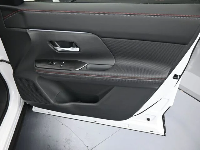 2025 Nissan Kicks SR AWD - Photo 11