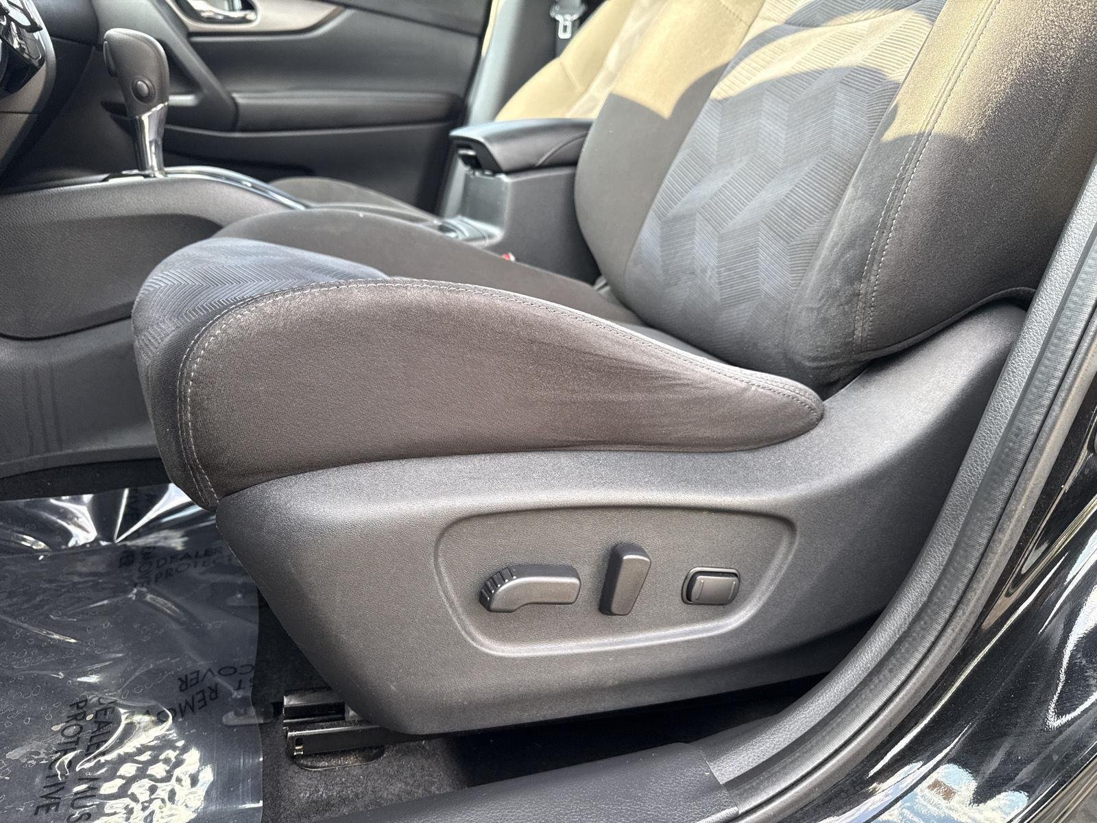 Used 2015 Super Black Nissan SV image 11