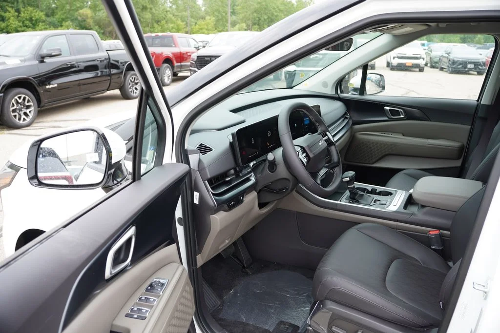 New 2027 Snow White Pearl Kia LXS image 10
