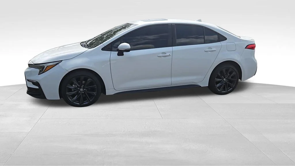 Used 2024 Ice Toyota SE image 4