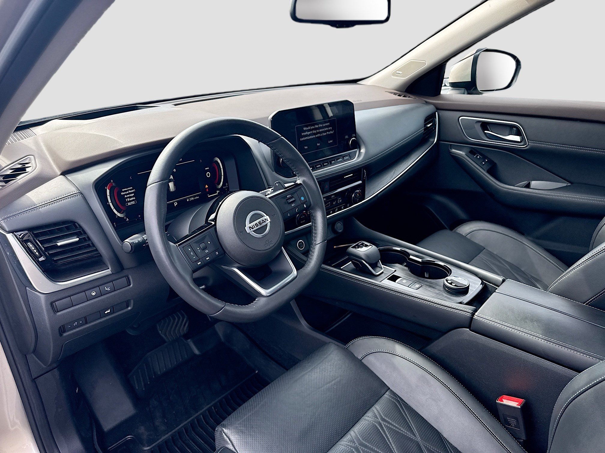Used 2021 Champagne Silver Metallic Nissan Platinum image 9
