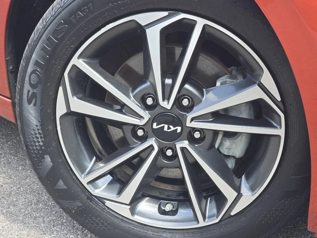 Used 2023 Red Kia LXS image 7