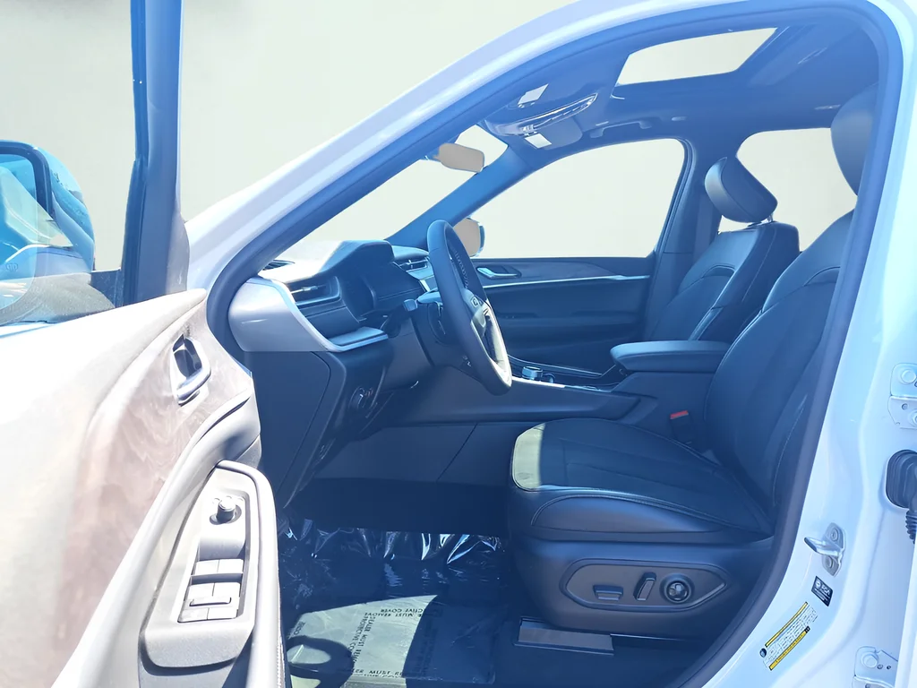 New 2026 Bright White Clearcoat Jeep Altitude image 10