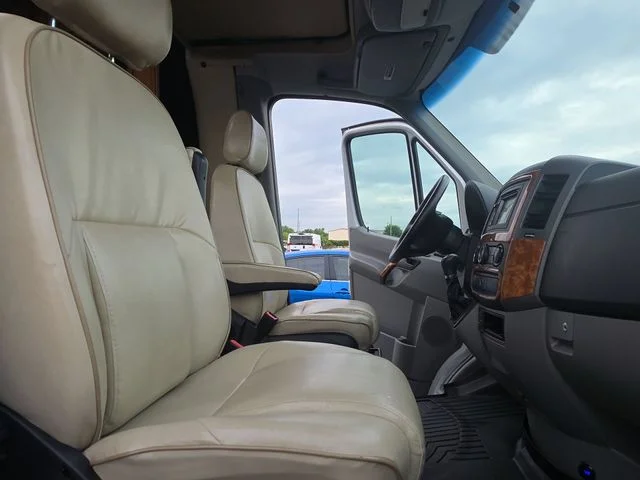 Used 2016  Mercedes-Benz Base image 11