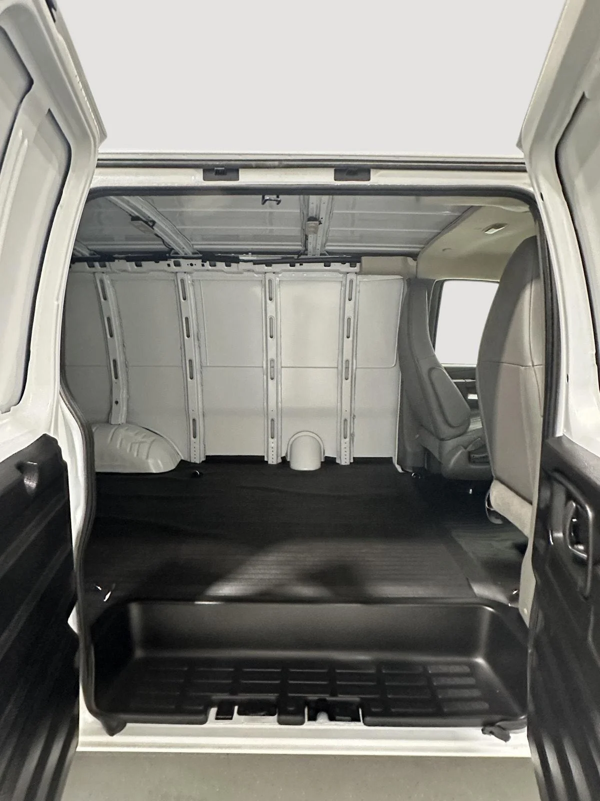 Used 2025 Summit White Chevrolet WT image 20