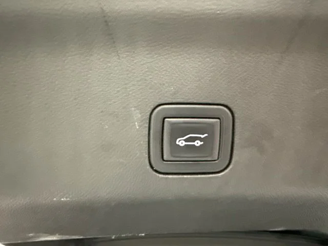 Used 2023 White GMC Denali image 10