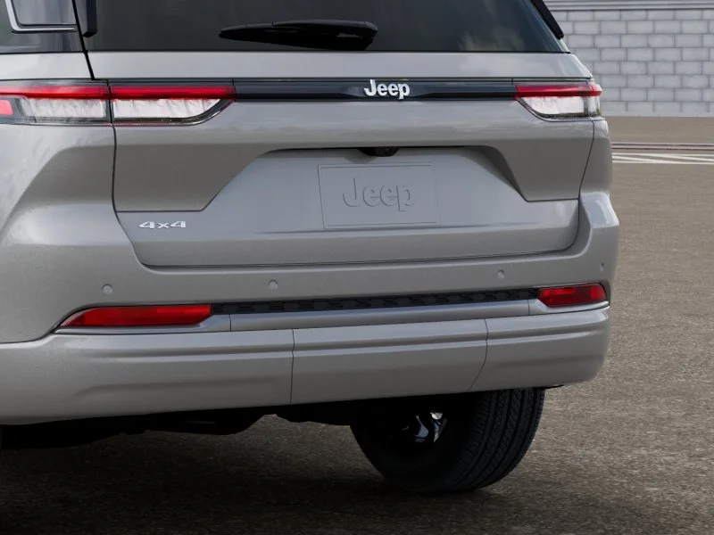 New 2026 Silver Zynith Exterior Paint Jeep Limited Reserve image 39