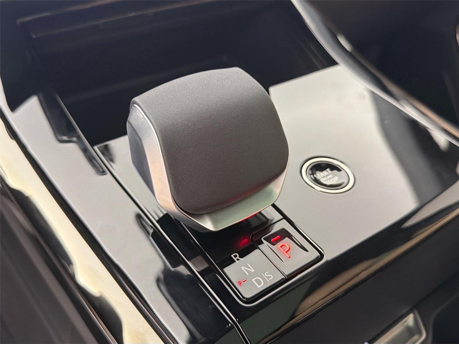 New 2026 Fuji White Land Rover SE P360 image 16