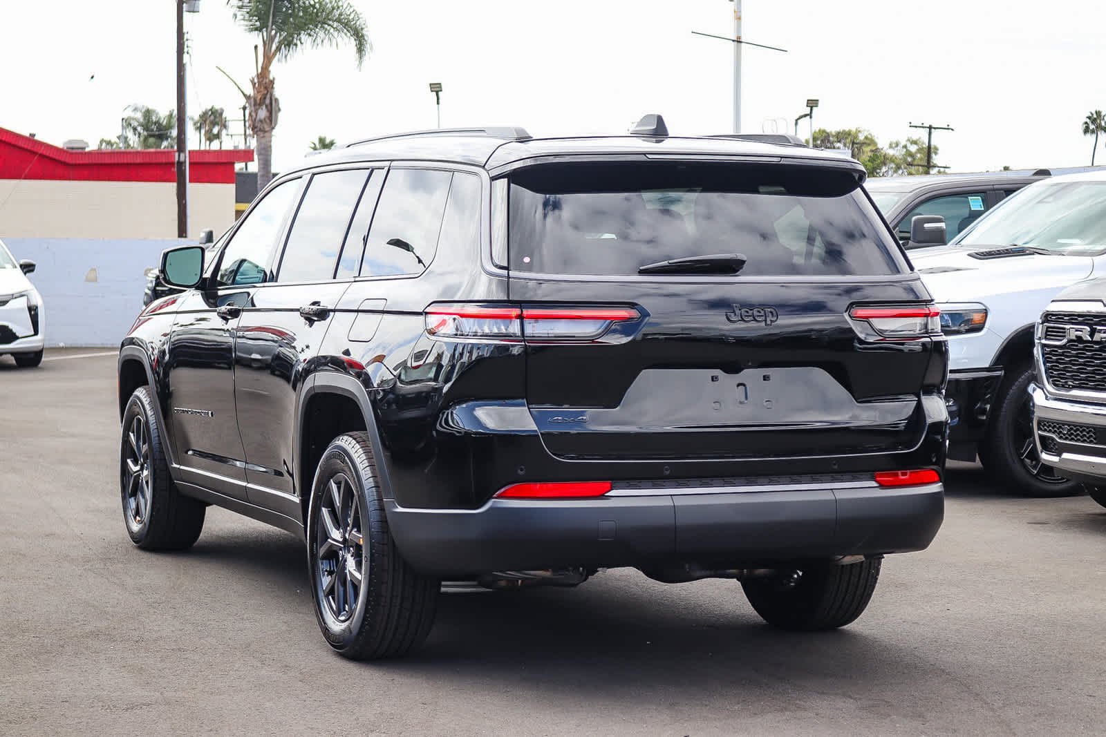 New 2027 High-Gloss Black Paint Jeep Laredo Altitude image 6