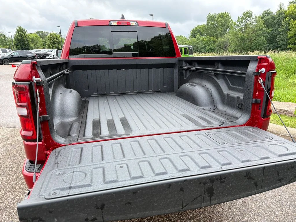 New 2026 Molten Red Pearl-Coat Exterior Paint Ram Laramie image 12