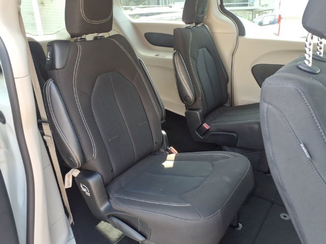 Used 2023 White Chrysler LX image 22