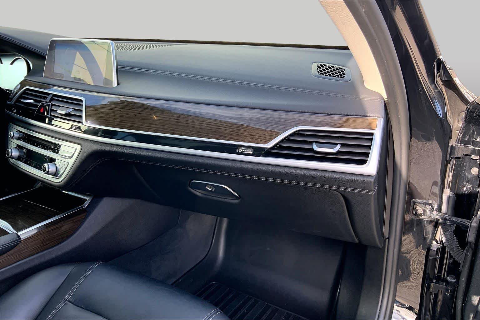 Used 2018 Jet Black BMW 740i image 18