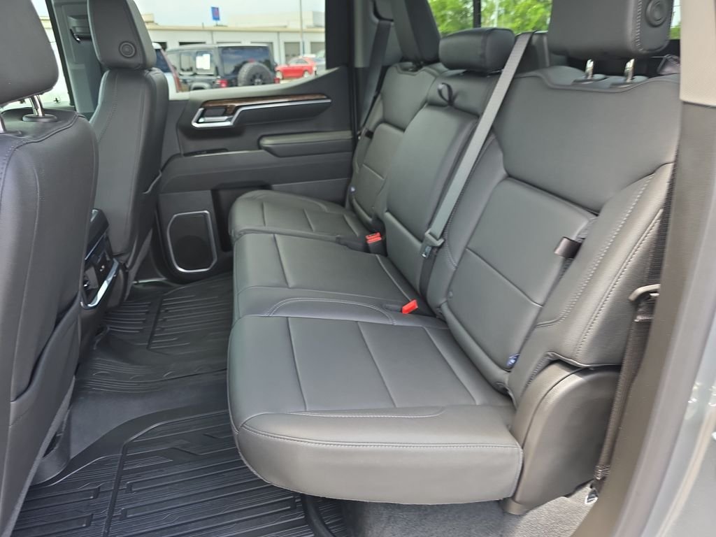 Used 2026 Silver GMC Elevation image 33