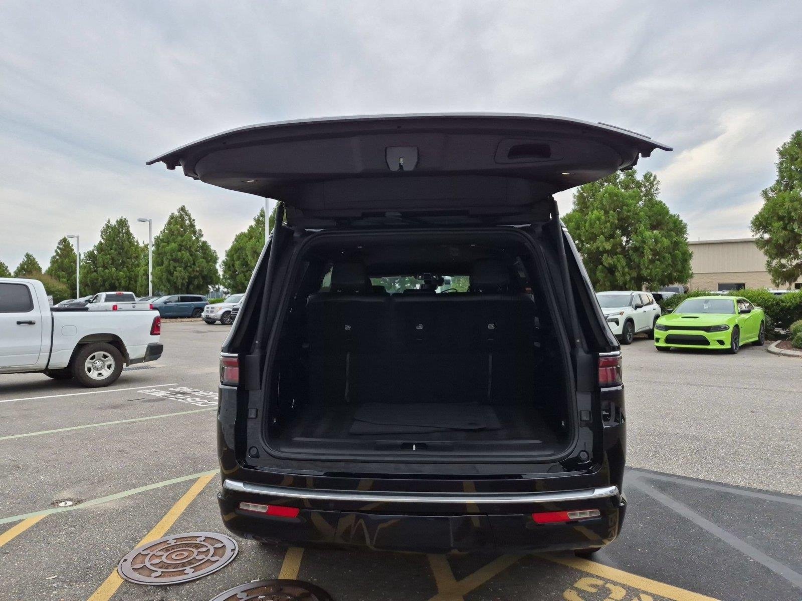 Used 2024 Diamond Black Crystal Pearlcoat Jeep Series II image 33