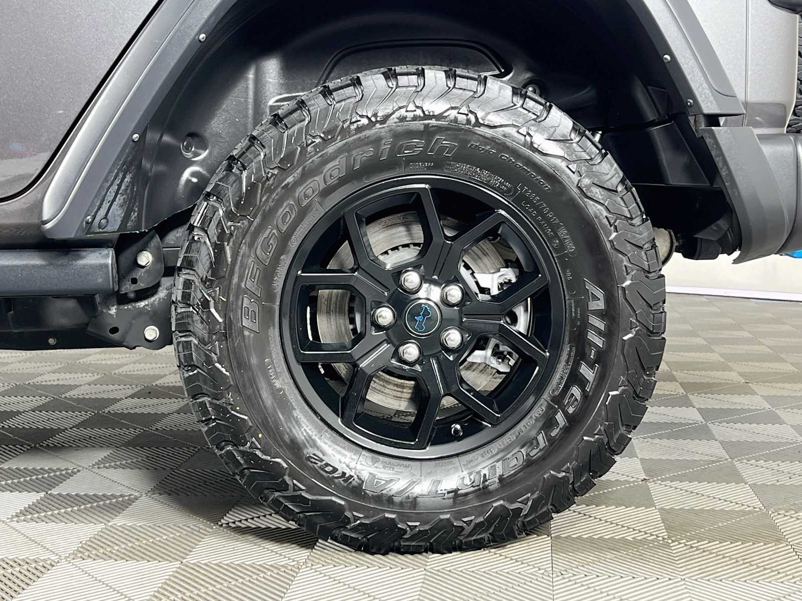 Used 2024 Granite Crystal Metallic Clearcoat Jeep Willys image 31