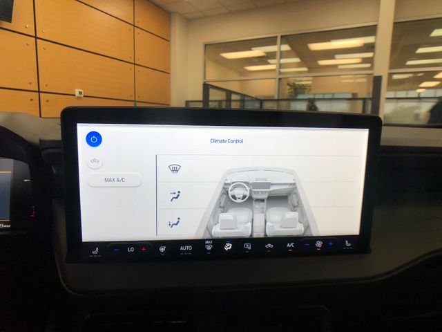 New 2026 Oxford White Ford XLT image 17