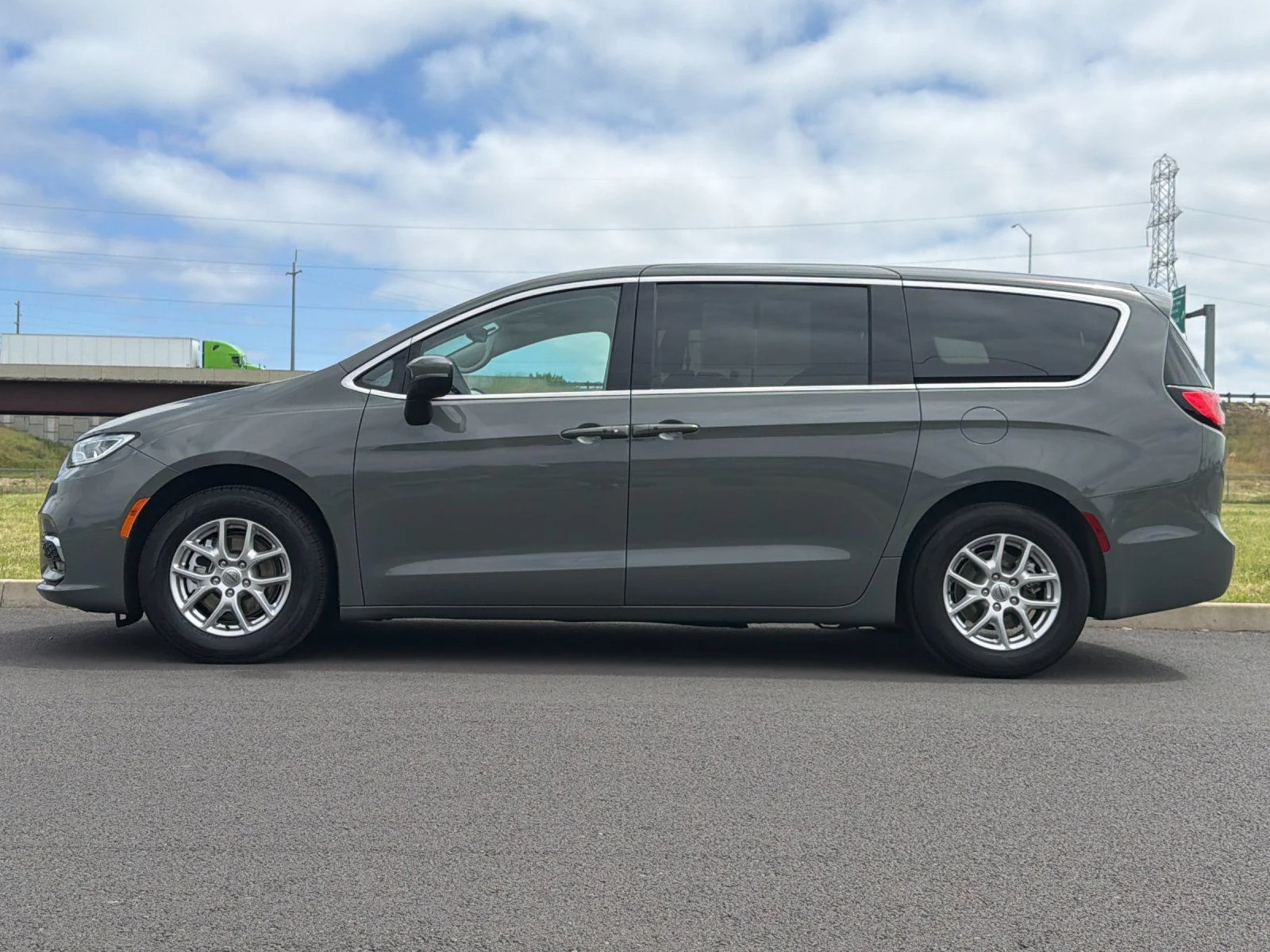Used 2023 White Chrysler Touring L image 6