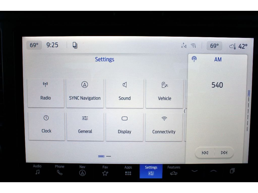 New 2026 Oxford White Ford XLT image 14