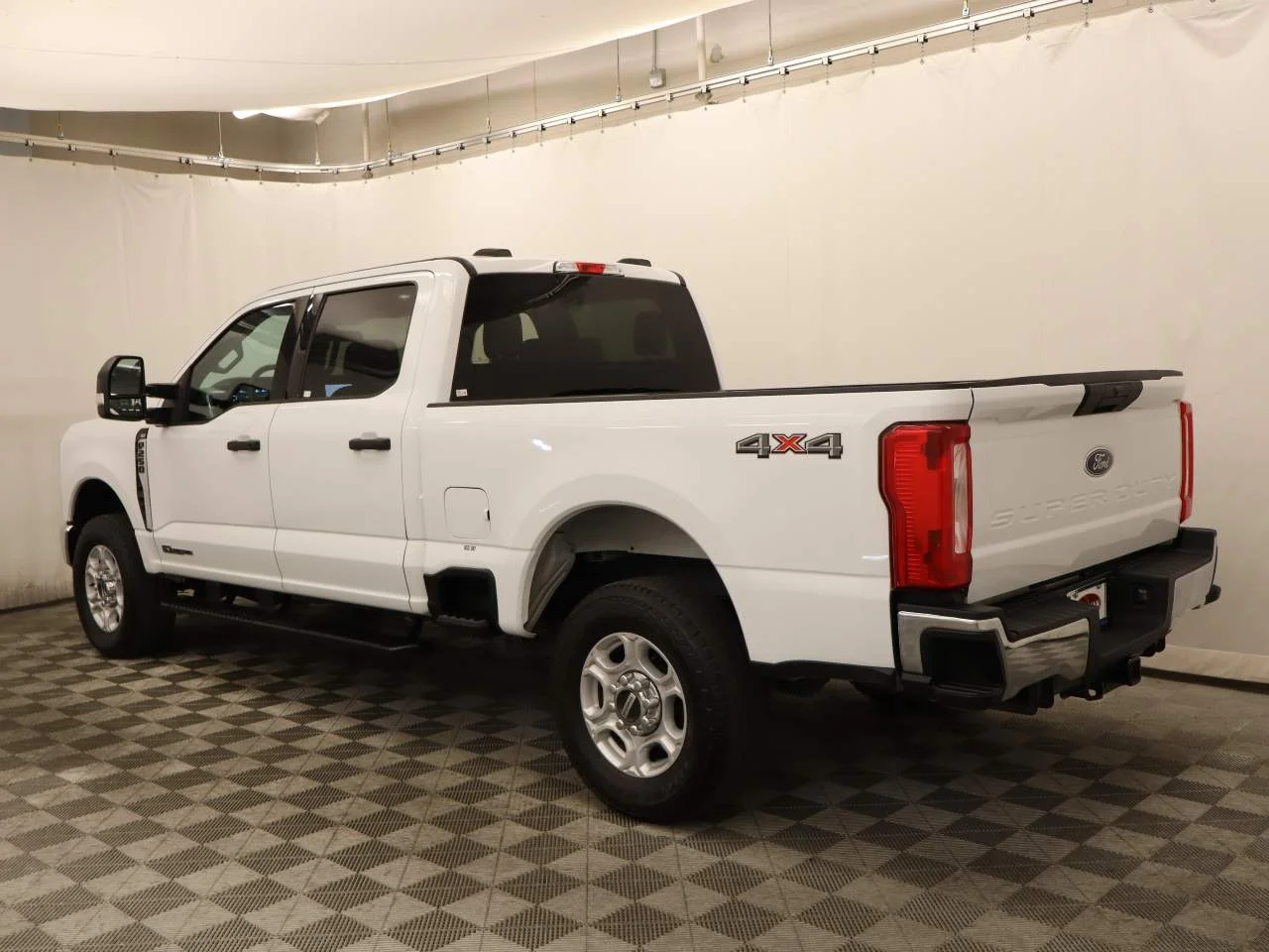 Certified Used 2026 Oxford White Ford XLT Crew Cab image 3
