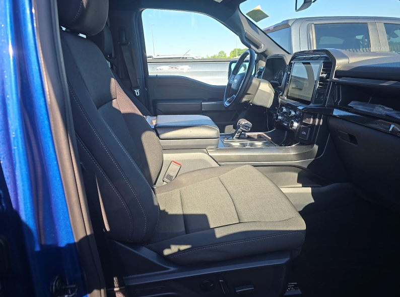 Used 2023 Atlas Blue Metallic Ford XLT image 13