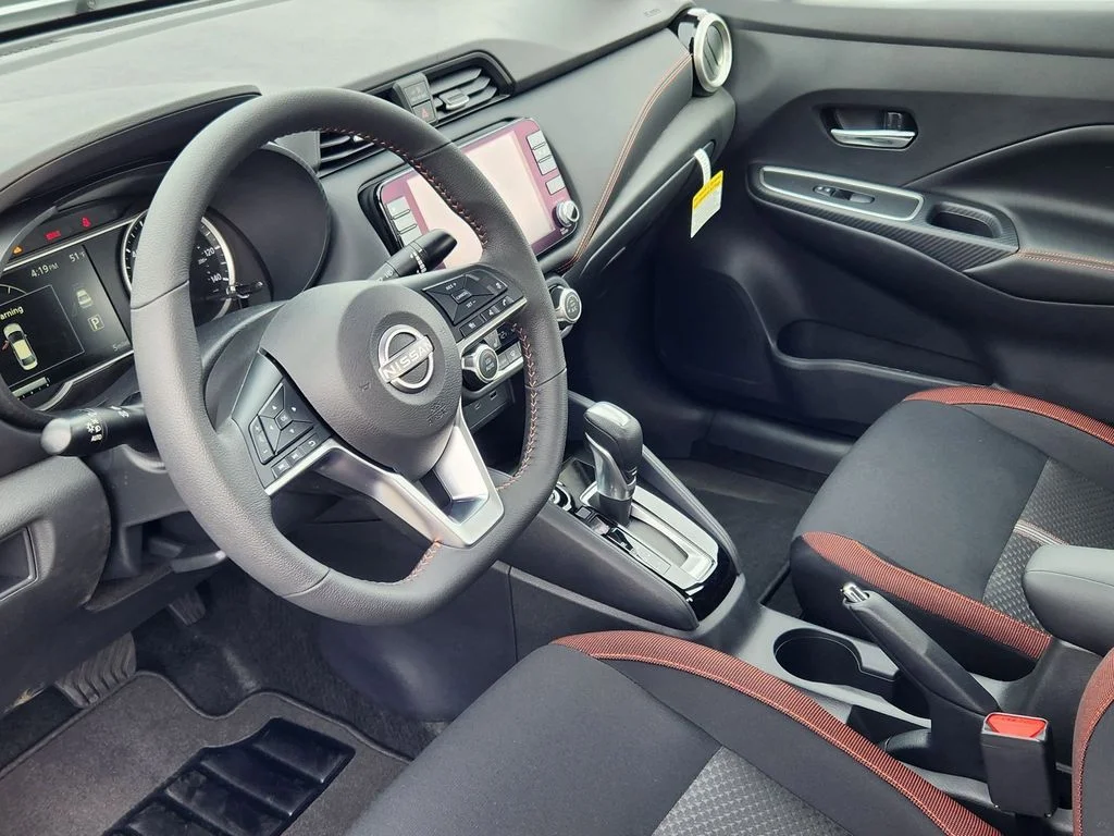 2025 Nissan Versa Sedan SR - Photo 14