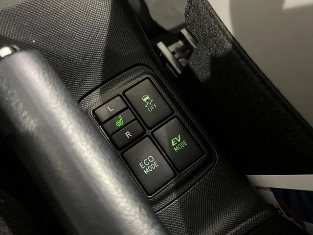 Used 2018 Blue Toyota Four image 17